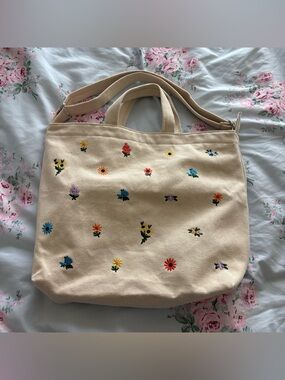 Baggu Horizontal Duck Bag with floral embroidery